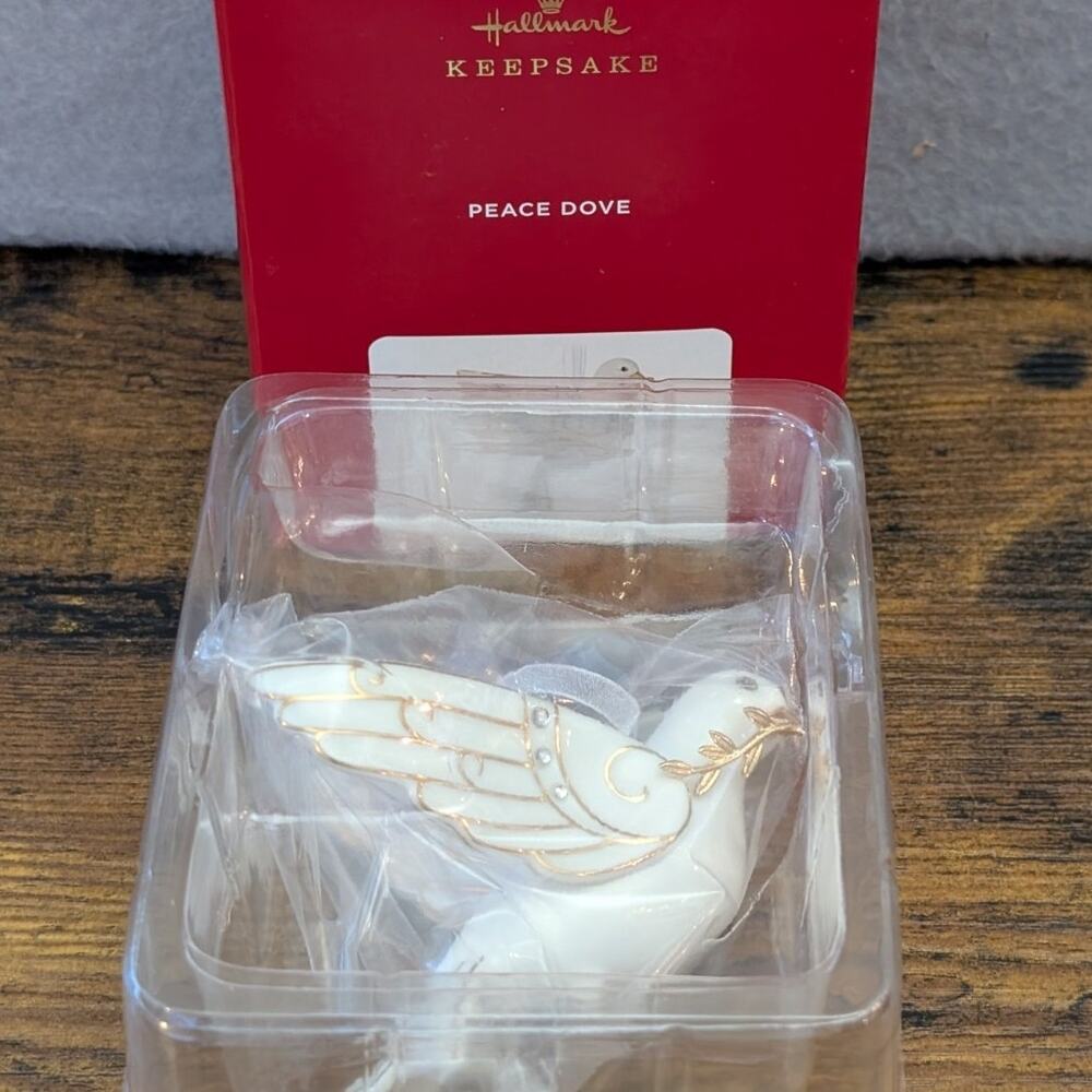 Hallmark Keepsake "Peace Dove" 2021 Porcelain & Metal Bird Ornament NEW OTHER